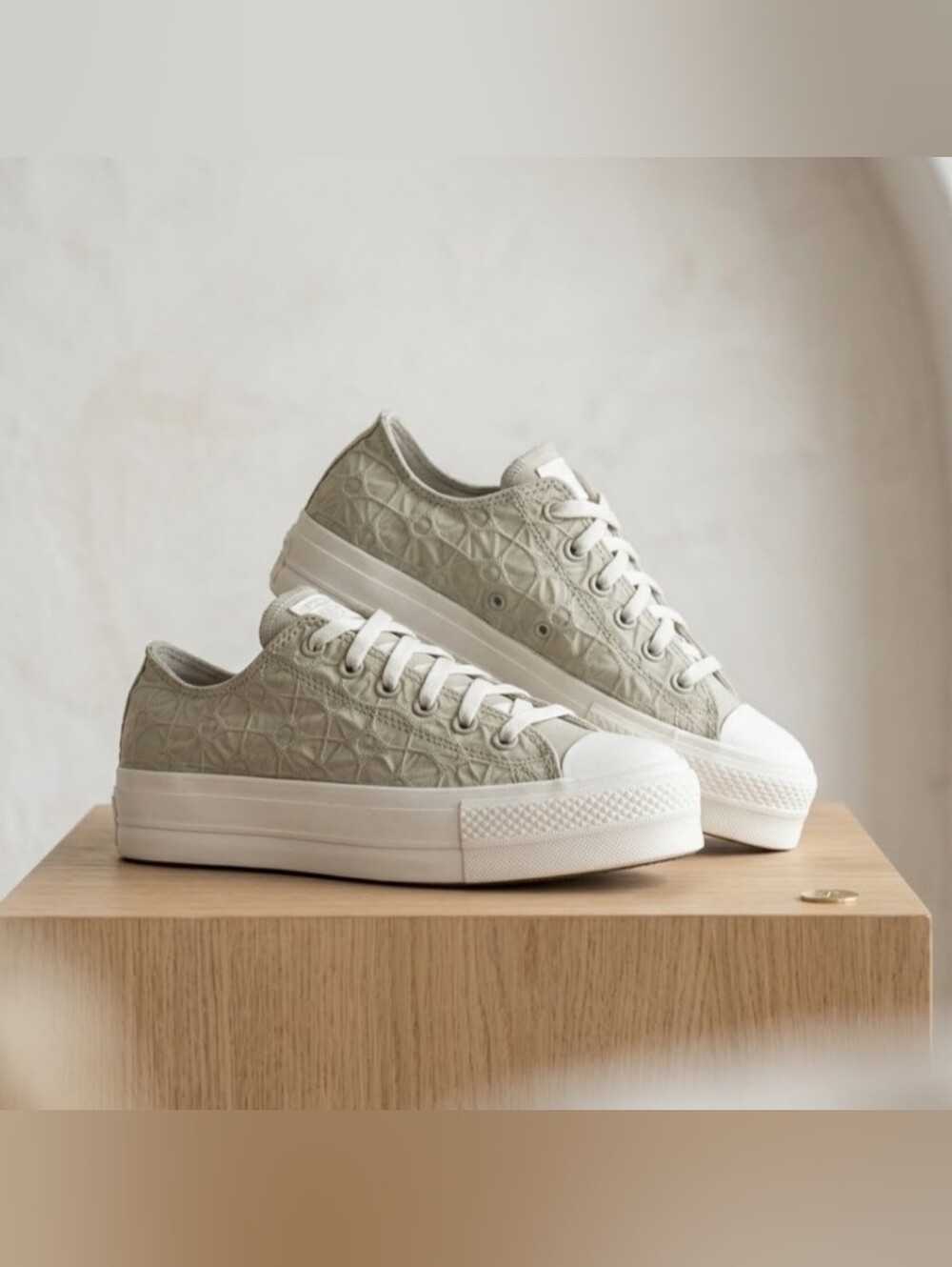 NEW! Converse Chuck Taylor All Star Lift Platform Low Top Sneakers in Sage Sz 11